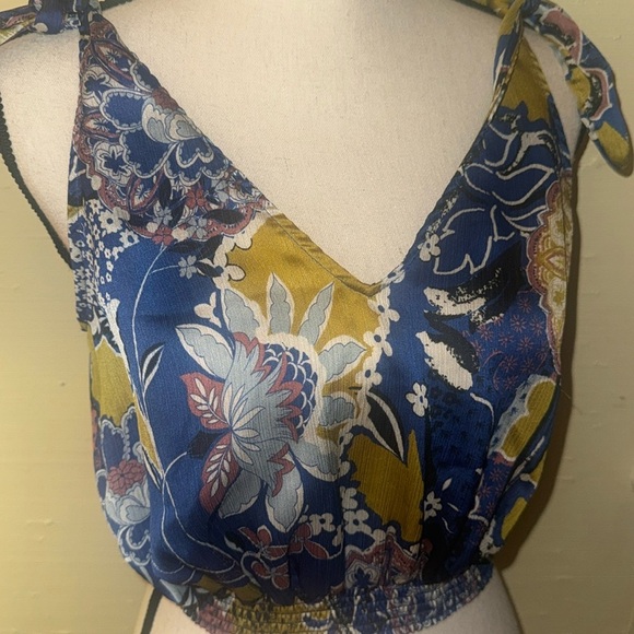 ‘Weekend in Montauk’ Vibrant Crop​ Top - Picture 5 of 11